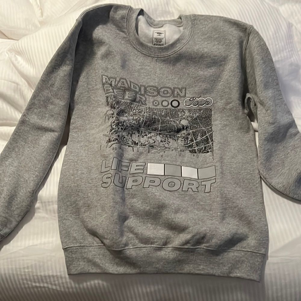 Madison Beer Tour Sweatshirt Small NEW